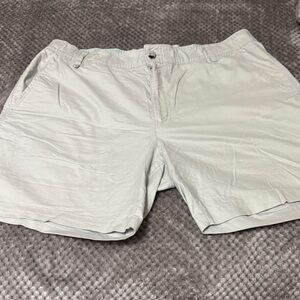 Columbia Men's Light Gray Flat-Front Shorts